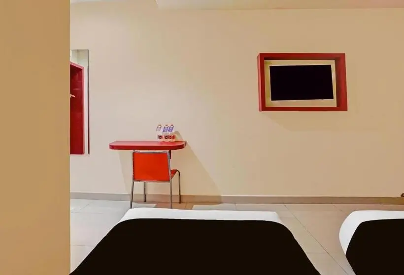 スーペリアトリプルルーム, Townhouse Oak Malang Near Itn Malang Formerly Fariz Hotel Singosari