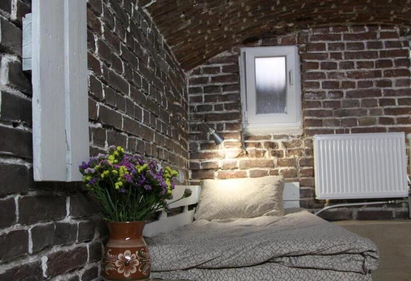 اتاق چهار تخته با دستشویی مشترک, Etno Hostel