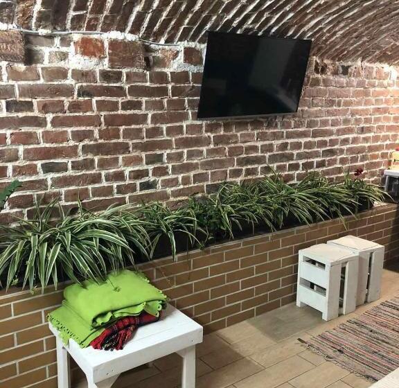 اتاق چهار تخته با دستشویی مشترک, Etno Hostel