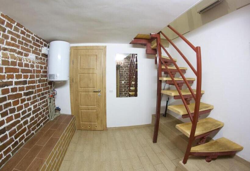 اتاق چهار تخته با دستشویی مشترک, Etno Hostel