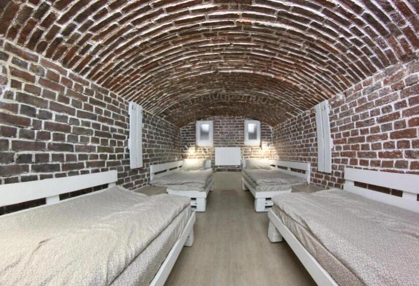 اتاق چهار تخته با دستشویی مشترک, Etno Hostel