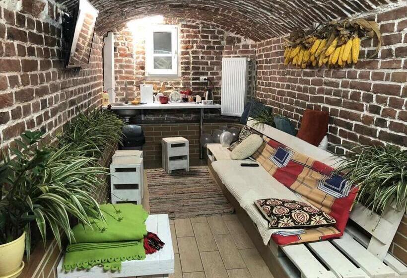 اتاق چهار تخته با دستشویی مشترک, Etno Hostel