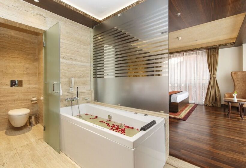 סוויטה נשיאותית, Ramada By Wyndham Kathmandu Dhumbarahi