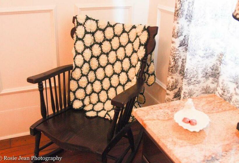 غرفة ديلوكس, Flowertown Bed And Breakfast