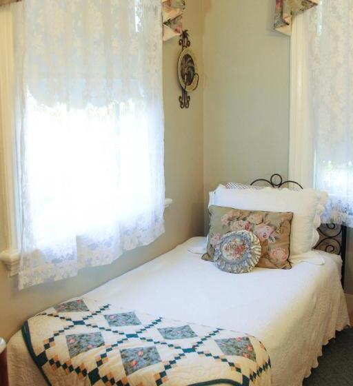 غرفة ديلوكس ثلاثية, Flowertown Bed And Breakfast