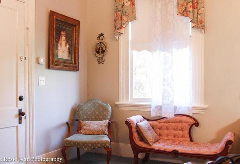 غرفة ديلوكس ثلاثية, Flowertown Bed And Breakfast