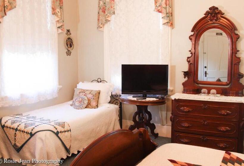غرفة ديلوكس ثلاثية, Flowertown Bed And Breakfast