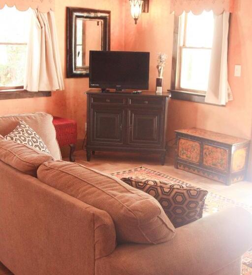 غرفة عائلية مطلّة علي الحديقة, Flowertown Bed And Breakfast