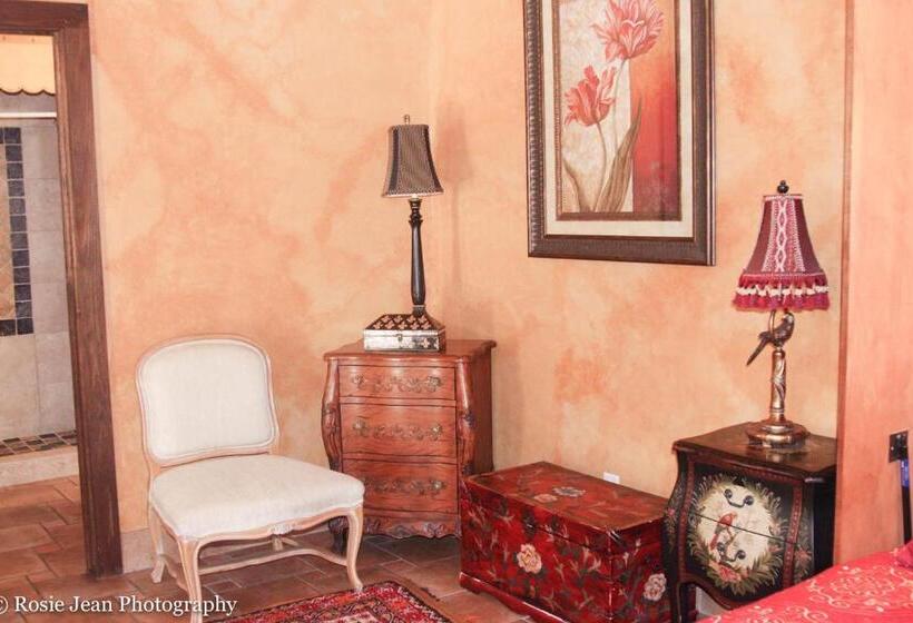 Семейный Номер Вид на Сад, Flowertown Bed And Breakfast