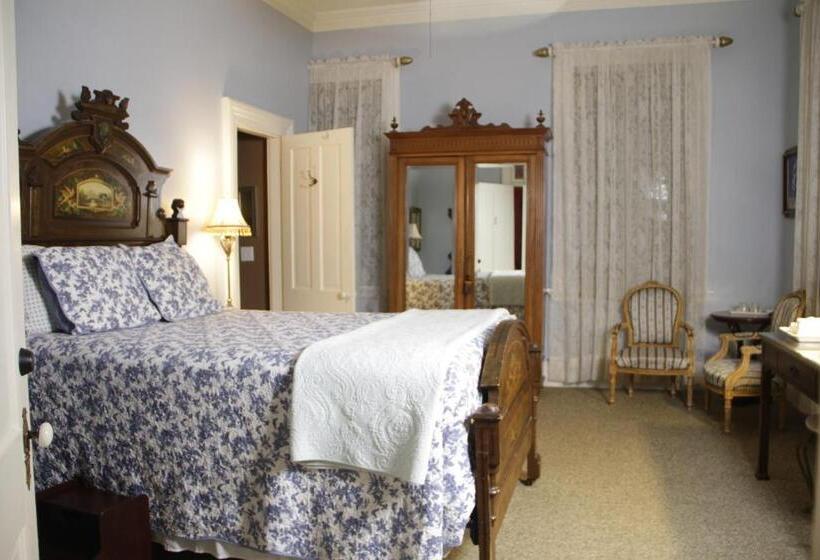 Семейный Номер Вид на Сад, Flowertown Bed And Breakfast