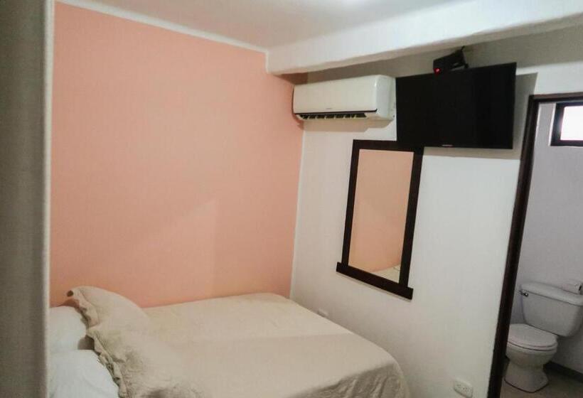 اتاق اکونومی, Hoja De Oro Corcovado