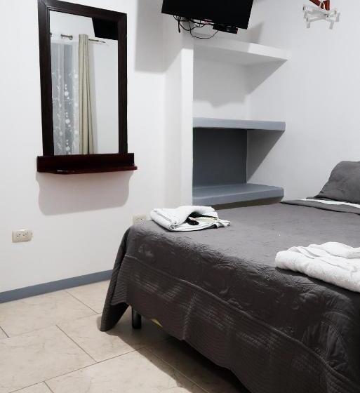 اتاق اکونومی, Hoja De Oro Corcovado