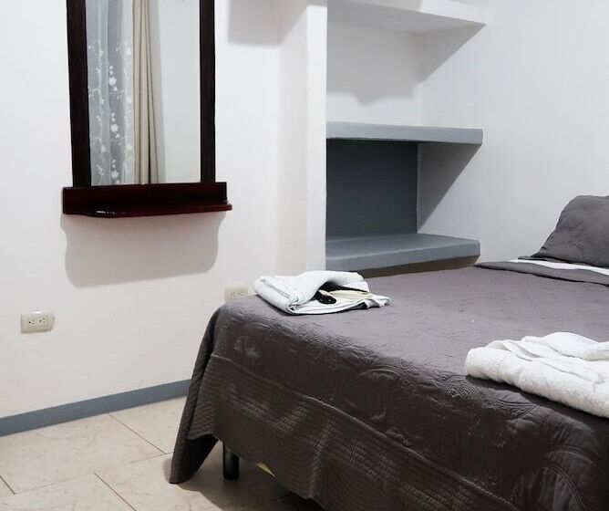 اتاق اکونومی, Hoja De Oro Corcovado