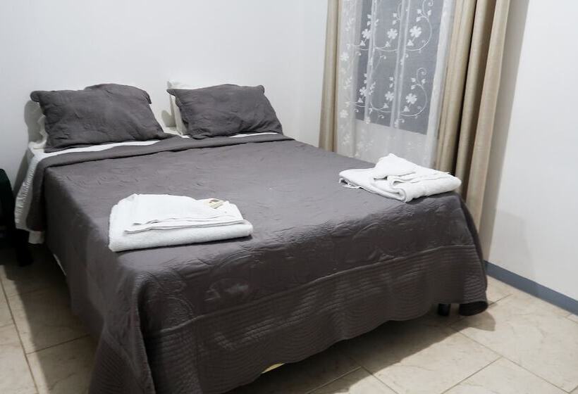 اتاق اکونومی, Hoja De Oro Corcovado