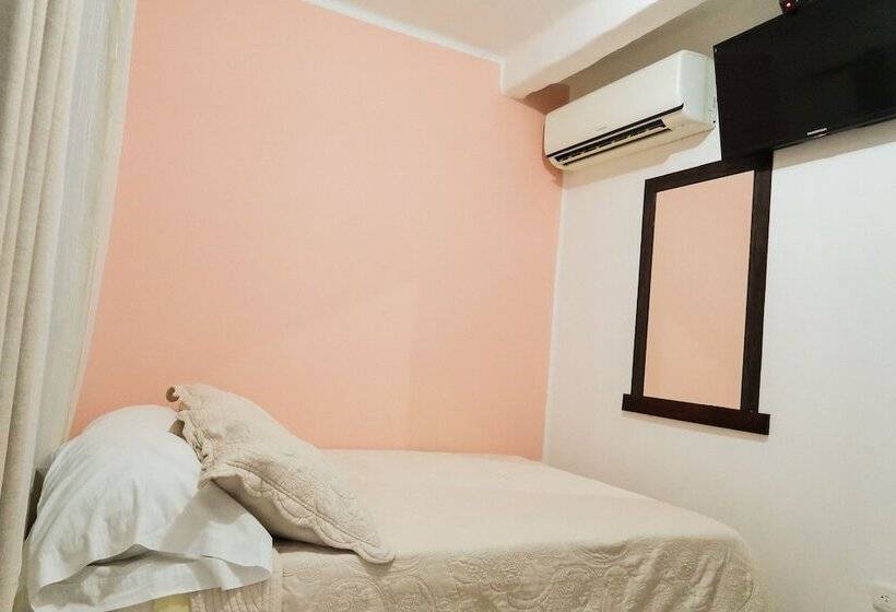 اتاق اکونومی, Hoja De Oro Corcovado