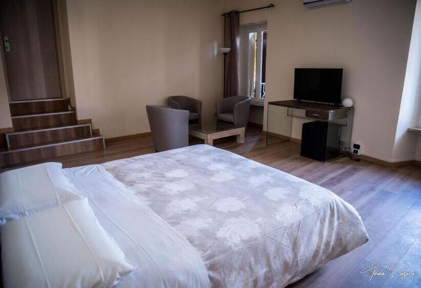 小型套房, Lonatino