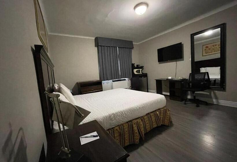 غرفة قياسية سرير كينج, Travelodge By Wyndham London Ontario