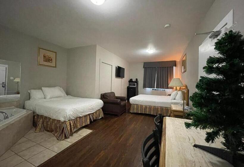 غرفة قياسية سرير كينج, Travelodge By Wyndham London Ontario