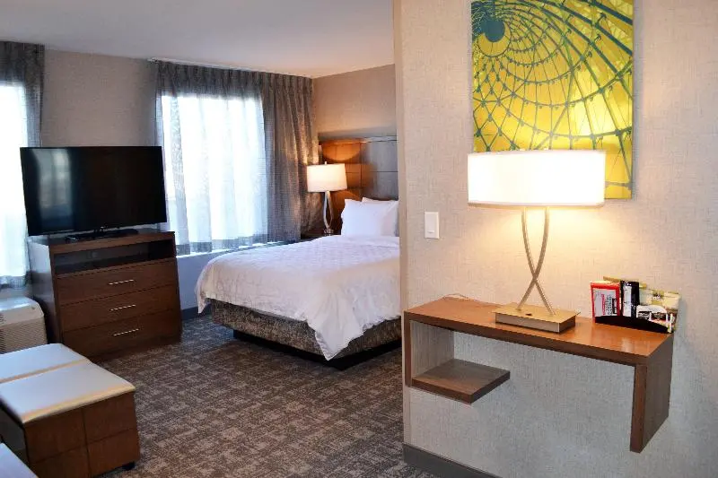 سوئیت با تخت بزرگ, Staybridge Suites Red Deer North, An Ihg