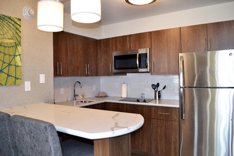 キングサイズベッドのスイートルーム, Staybridge Suites   Red Deer North, An Ihg