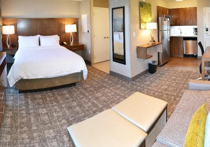 キングサイズベッドのスイートルーム, Staybridge Suites   Red Deer North, An Ihg