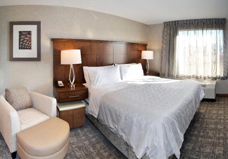 מיטת קינג בסוויטה, Staybridge Suites   Red Deer North, An Ihg