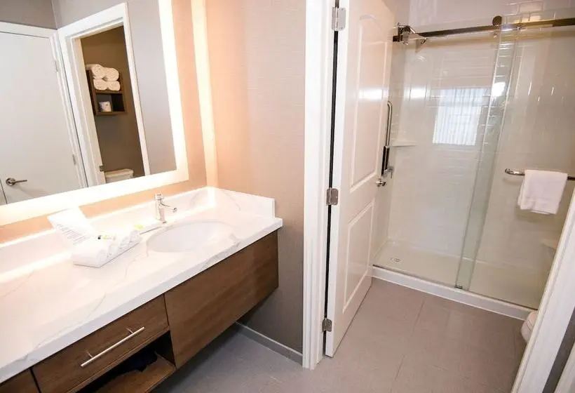 اتاق استاندارد, Staybridge Suites Red Deer North, An Ihg