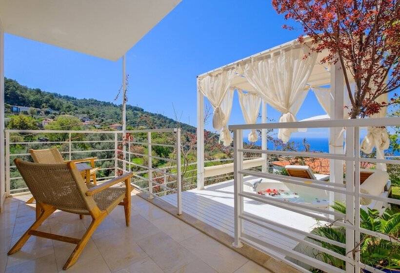 סוויטת סופריור נוף לים, Highclere Hotel And Spa