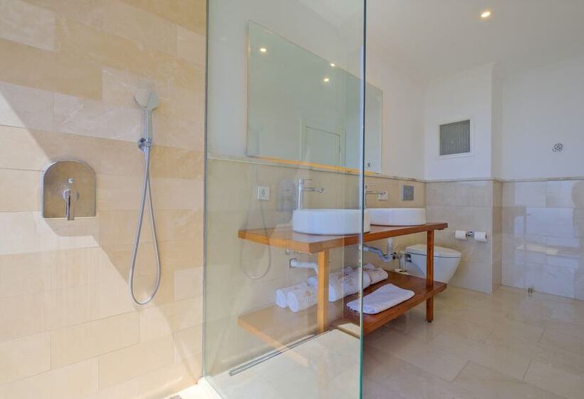 סוויטת סופריור נוף לים, Highclere Hotel And Spa