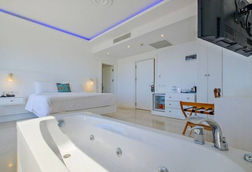 סוויטת סופריור נוף לים, Highclere Hotel And Spa