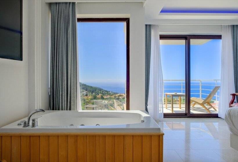 סוויטת סופריור נוף לים, Highclere Hotel And Spa