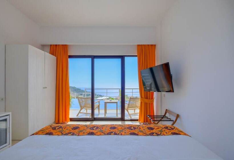 חדר דלוקס נוף לים, Highclere Hotel And Spa