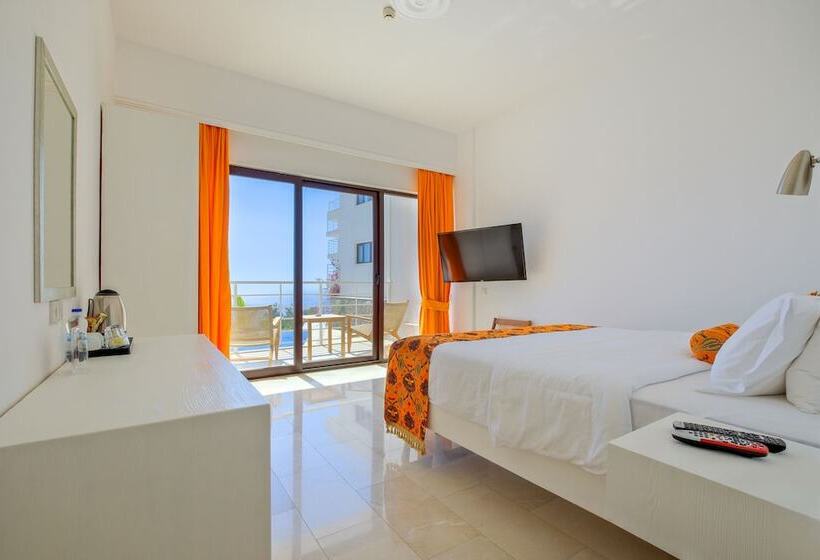 חדר דלוקס נוף לים, Highclere Hotel And Spa