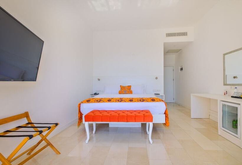 חדר דלוקס נוף לים, Highclere Hotel And Spa