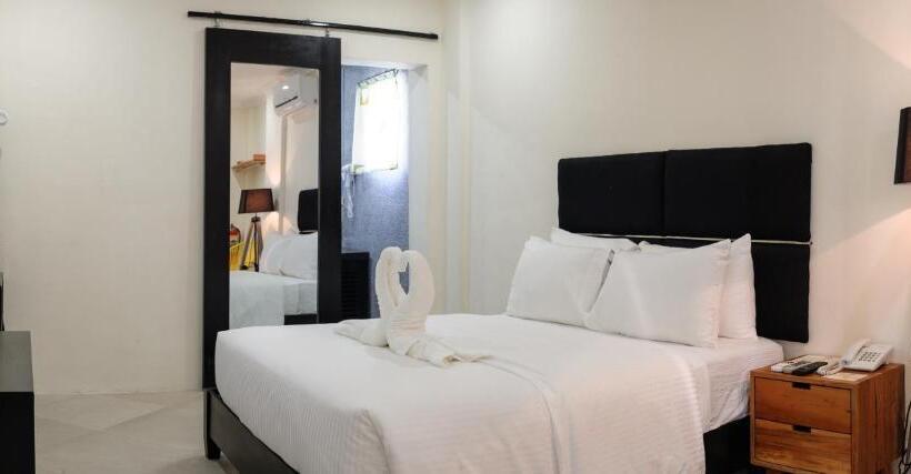 Camera Standard Vista Piscina, Mario Dive Resort