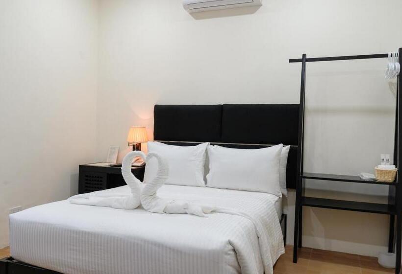 Camera Standard, Mario Dive Resort