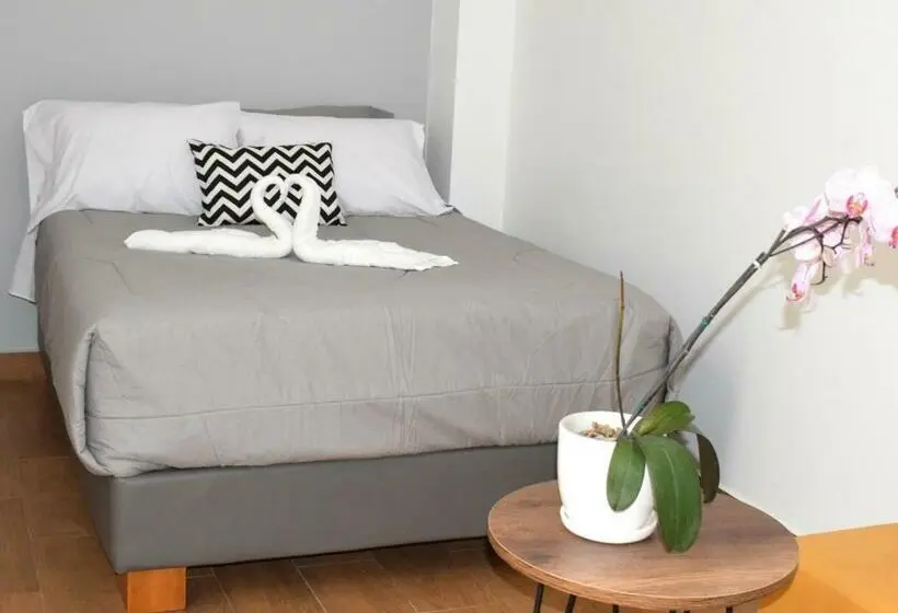 اتاق لوکس, Majhu Hostal