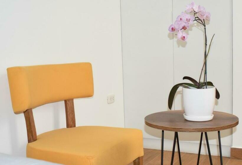 غرفة ديلوكس, Majhu Hostal