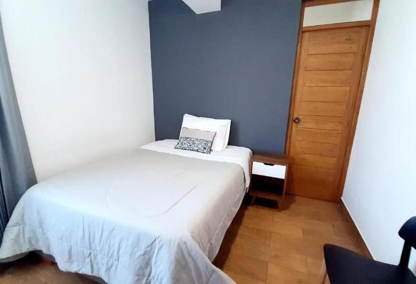 غرفة قياسية فردية, Majhu Hostal