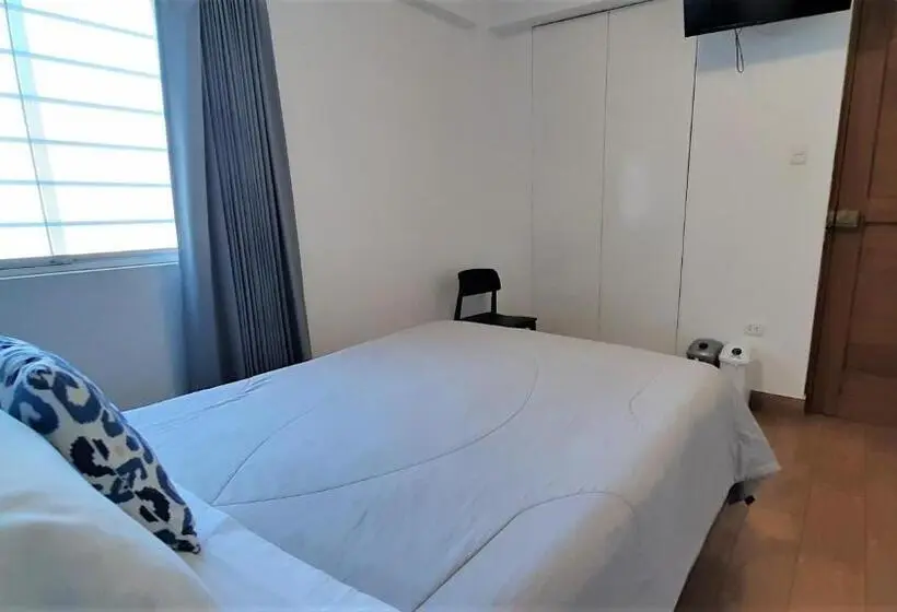 اتاق لوکس, Majhu Hostal