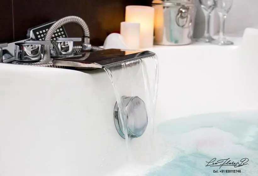 اتاق استاندارد با وان آب گرم, Majhu Hostal