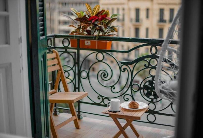اتاق لوکس با بالکن, The Square Boutique