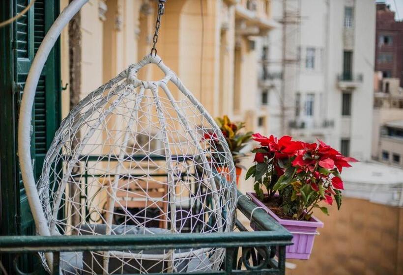 اتاق لوکس با بالکن, The Square Boutique