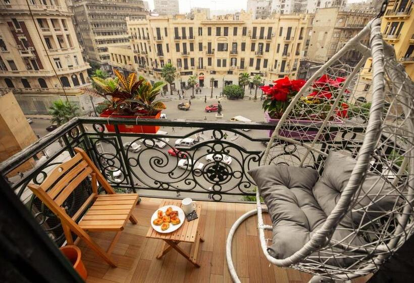 اتاق لوکس با بالکن, The Square Boutique