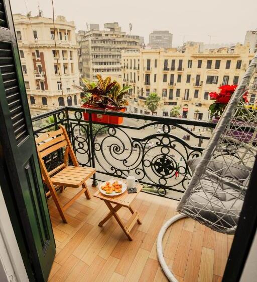 اتاق لوکس با بالکن, The Square Boutique