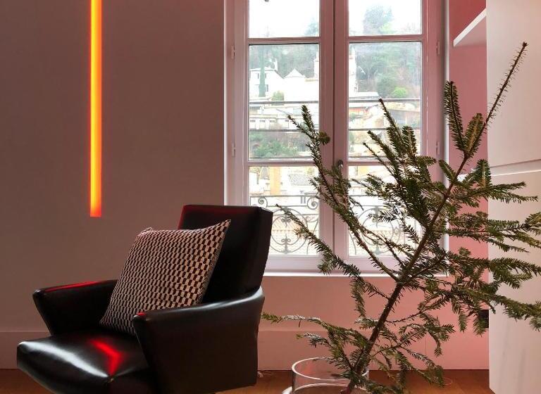 سوییت اجرایی, Mihotel Vieux Lyon