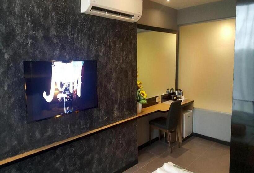 Suite Présidentielle, Solid Hotels