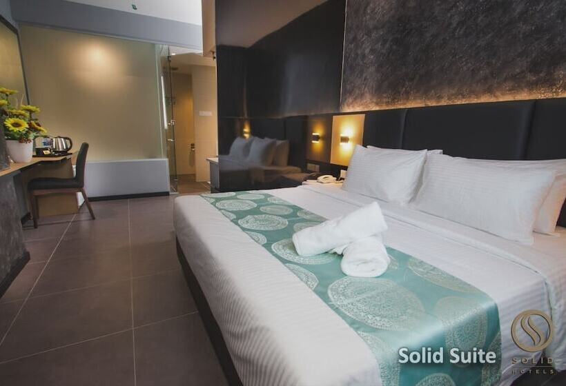 Suite Présidentielle, Solid Hotels