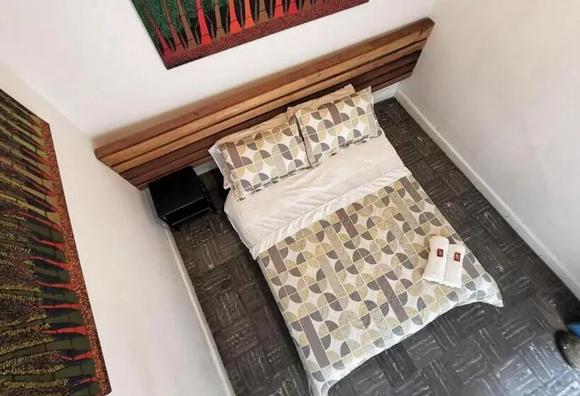 Perhehuone, Hostel Once Once