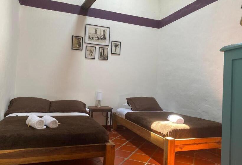 3-Bett-Standardzimmer, Hostel Once Once